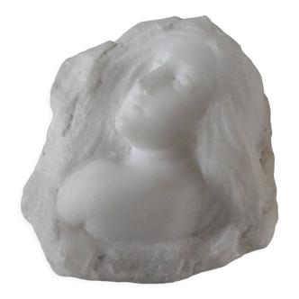 Sculpture visage de femme dans bloc en marbre 13 x 12 x 8 cm