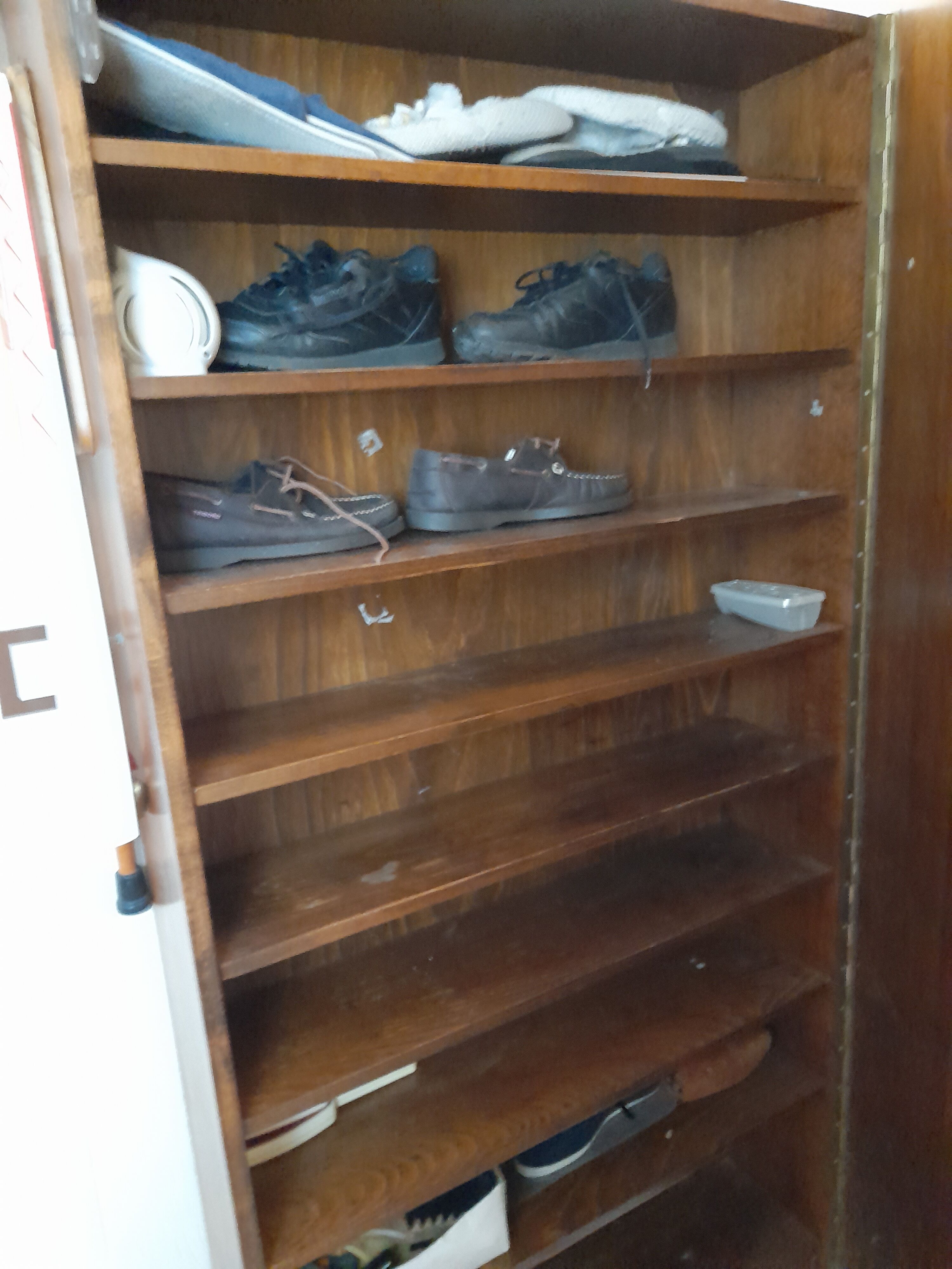 SHOE CABINET