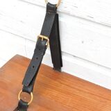 Étagère en orme et cuir, distribuée par la Galerie Maison et Jardin années 60