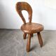 Petite chaise sculptée à la gouge