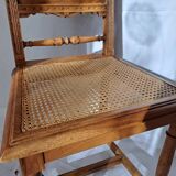 Chaise en noyer sculpté milieu du XIXe siècle