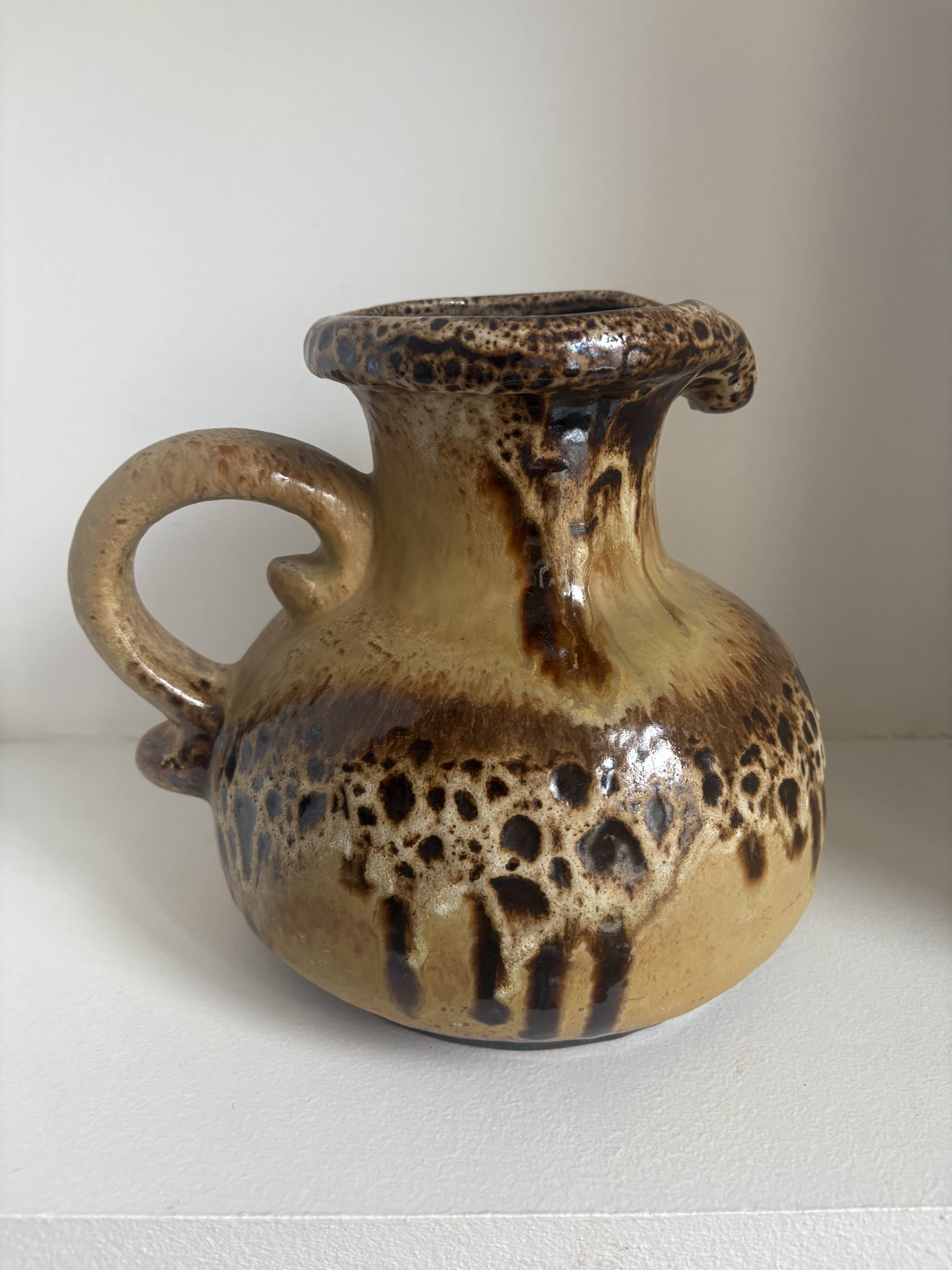 Set of 19 decorative items