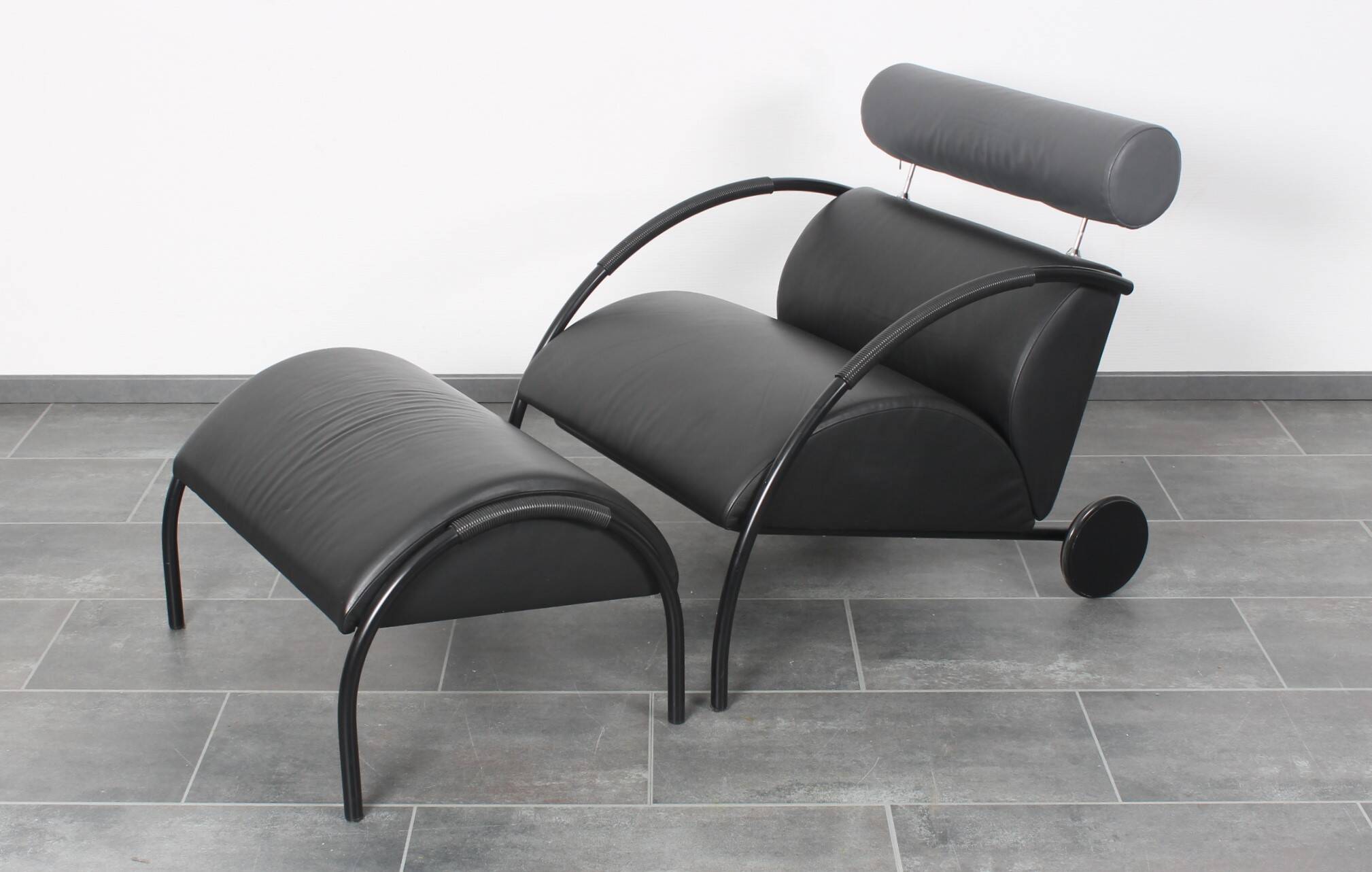 Set aus postmodernem Zyklus-Sessel und Fußhocker von Peter Maly für COR