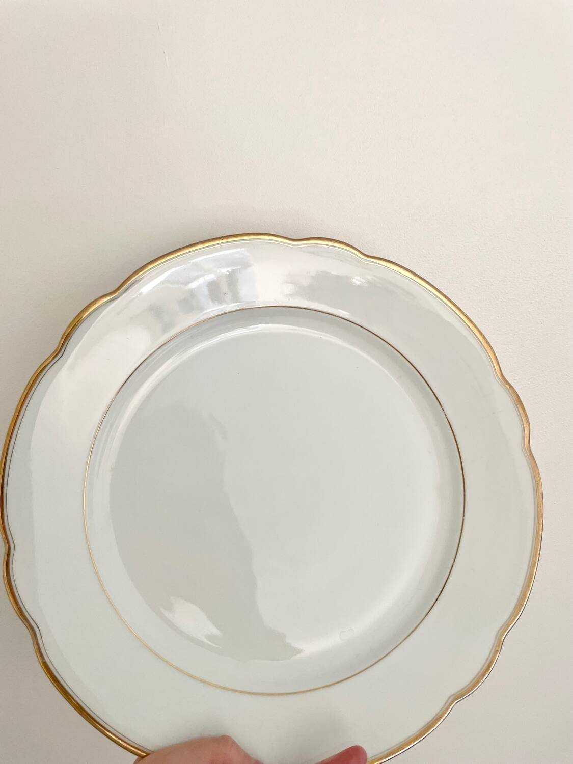 Hollow gold and white serving dish