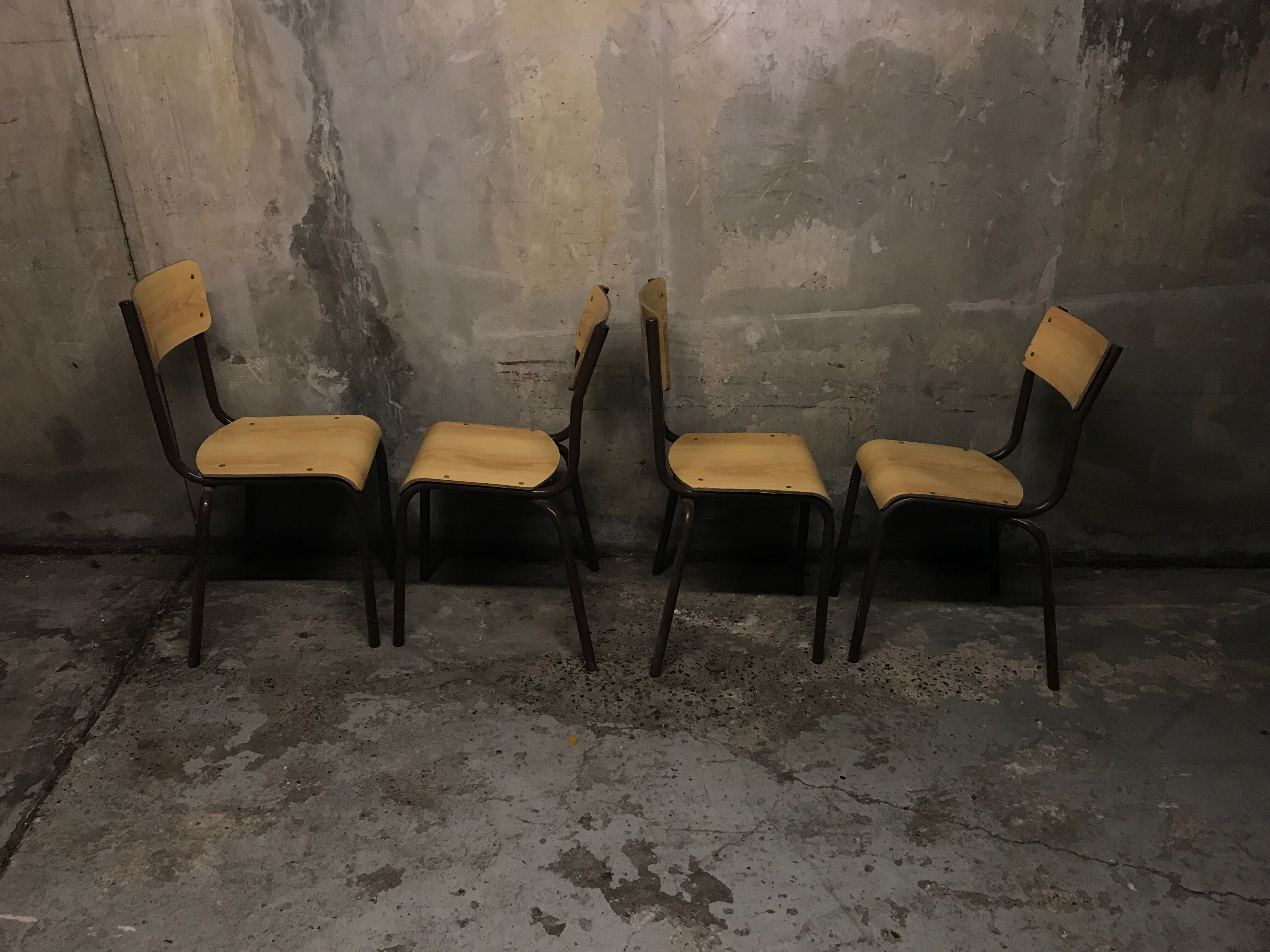 4 chairs mullca school