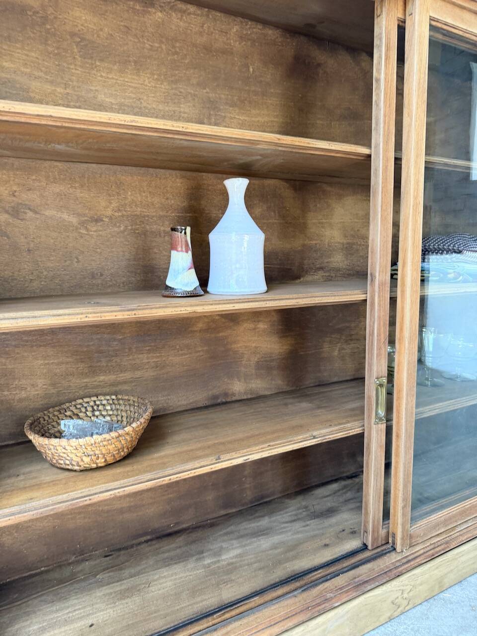Enfilade vitrée en chêne, années 50