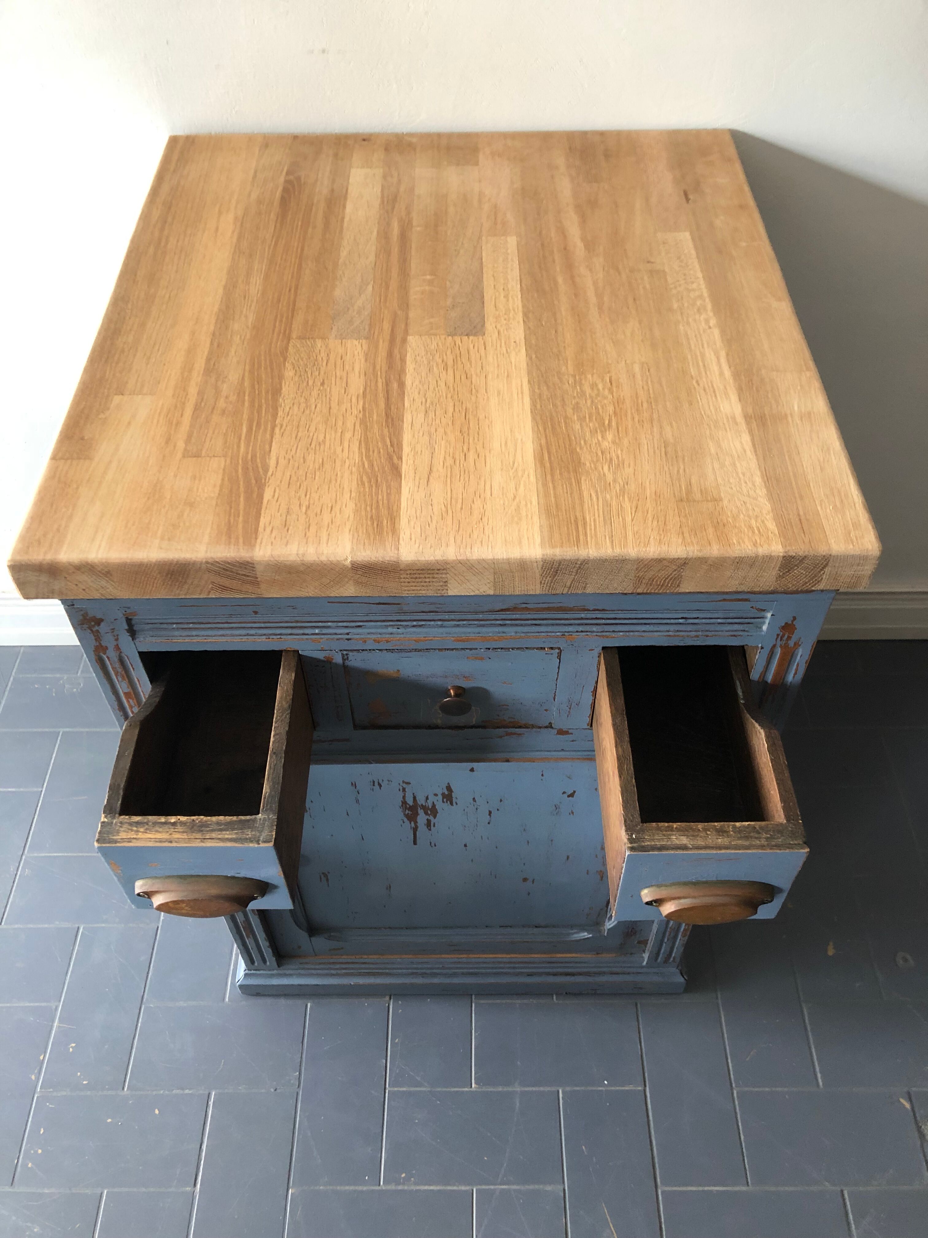 Comptoir de caisse meuble de métier ancien.