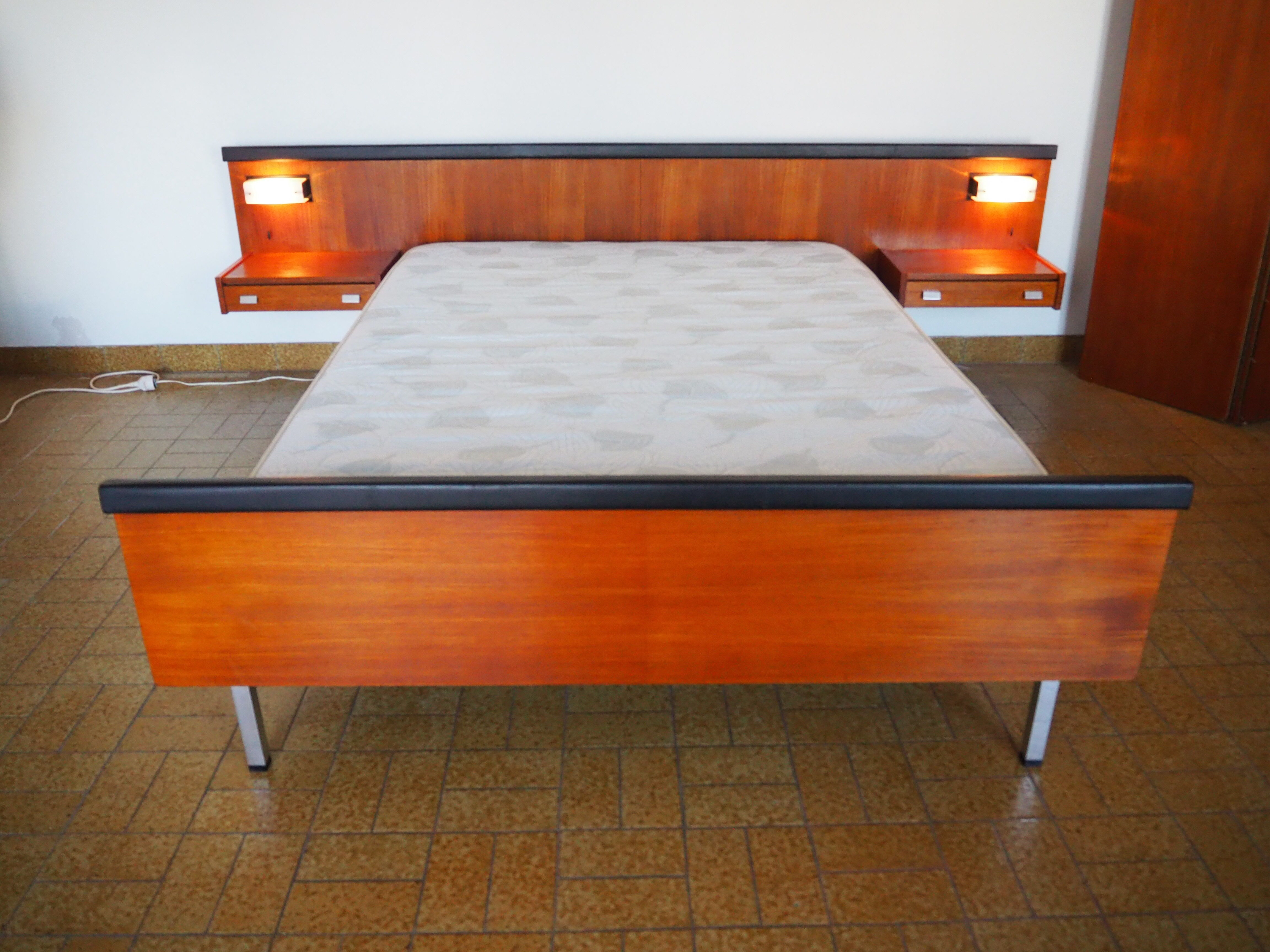 Scandinavian style bed in 140 with two integrated nightstands and two night lights