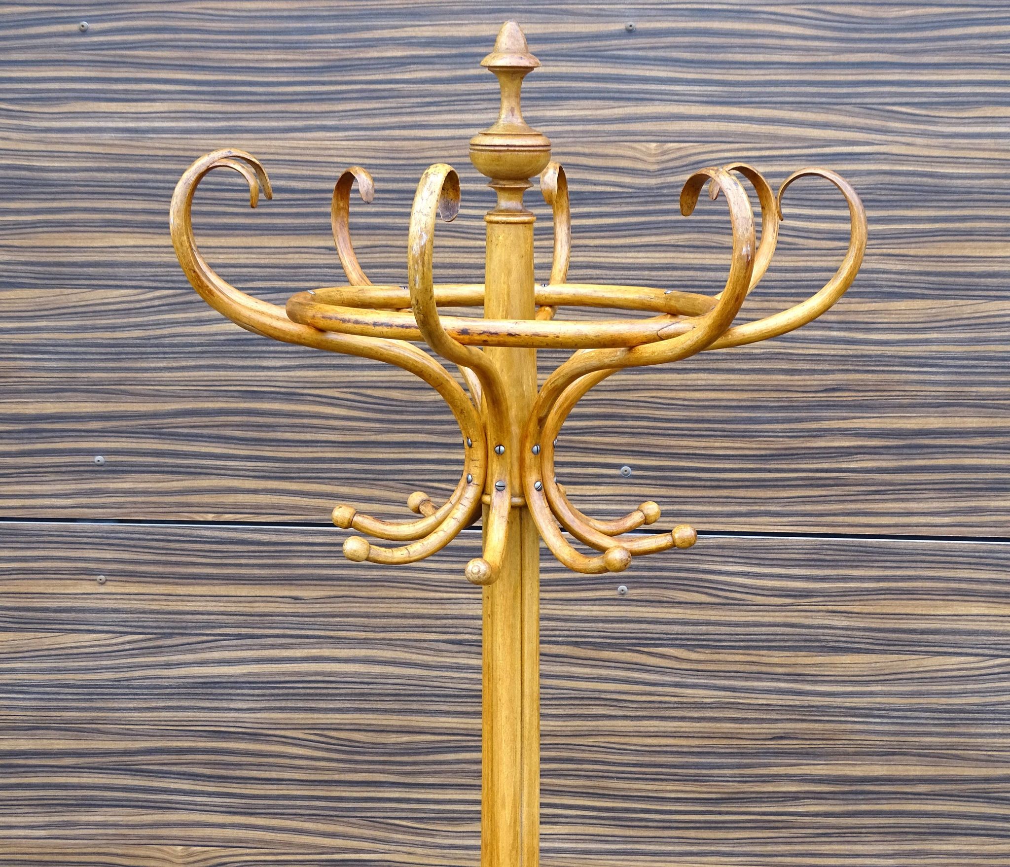 Bistro coat rack with 8 hooks, in the style of Thonet Fischel from 1920.
