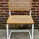 Chaise Cesca modèle b32 en blanc et bois par Marcel Breuer