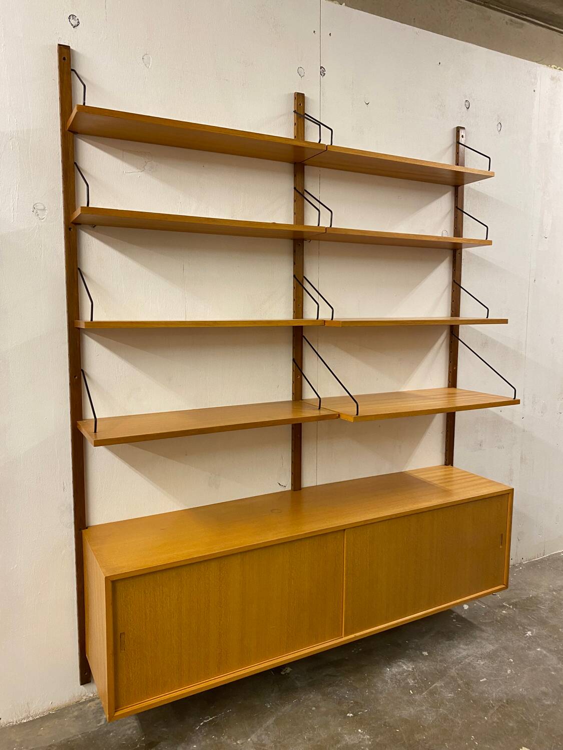 Unité murale scandinave vintage en chêne par Poul Cadovius pour Royal System, années 1960