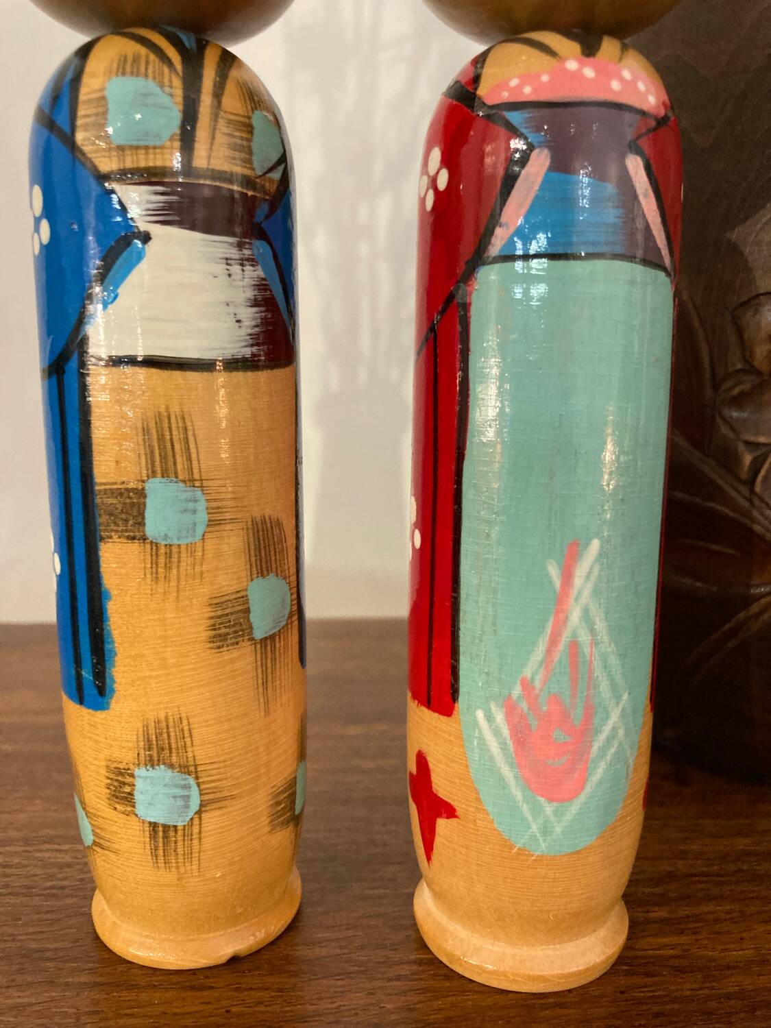 Pair of Kokeshi dolls