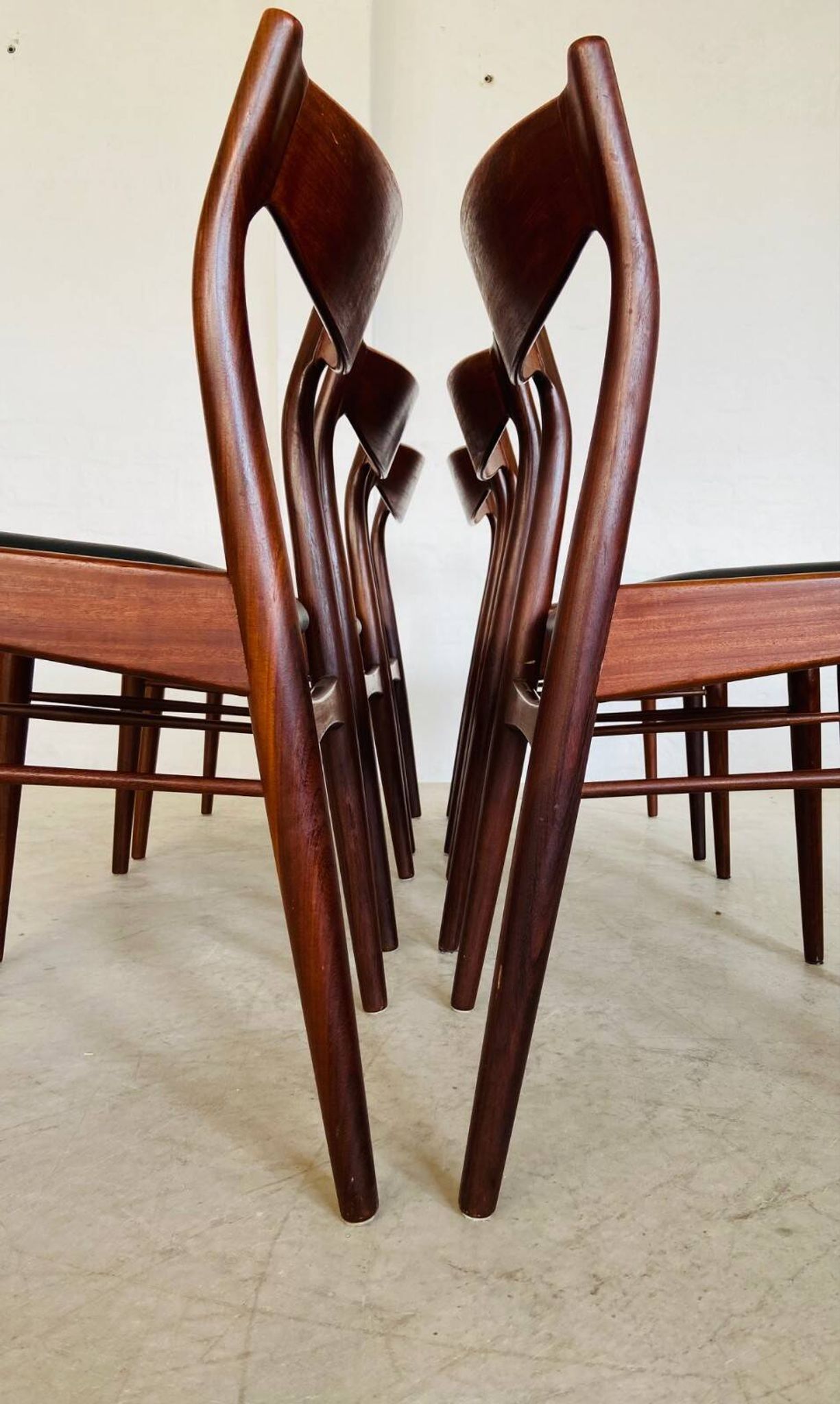 Danish vintage Arne Wahl Iversen teak and leather dining chairs model 26 - 1960s
