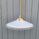 Serrated opaline suspension