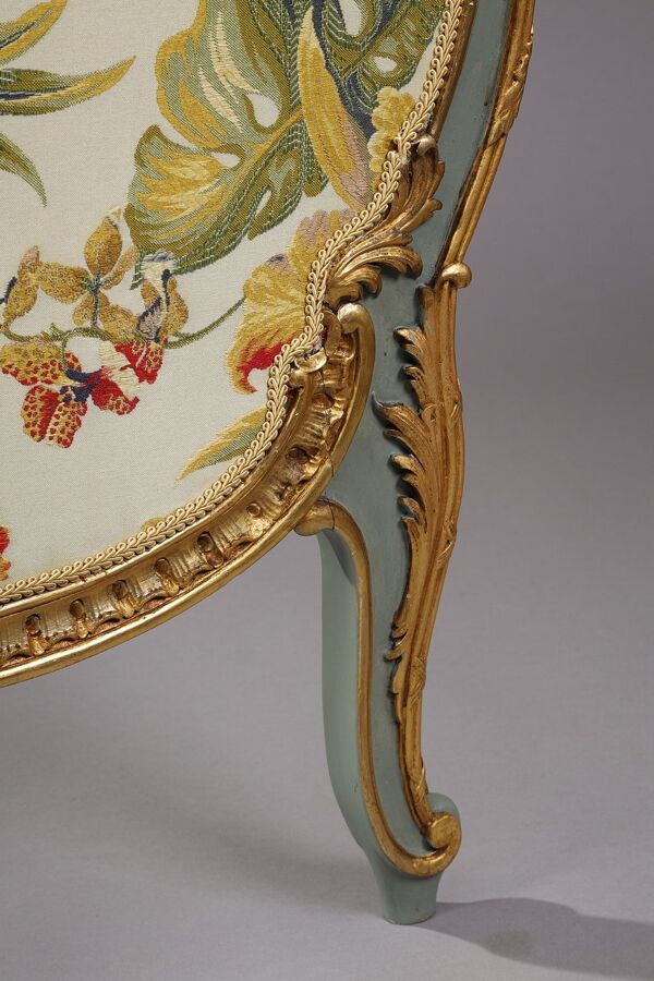 Paravent de Style Louis XV à trois feuille en bois mouluré et tissus brodé
