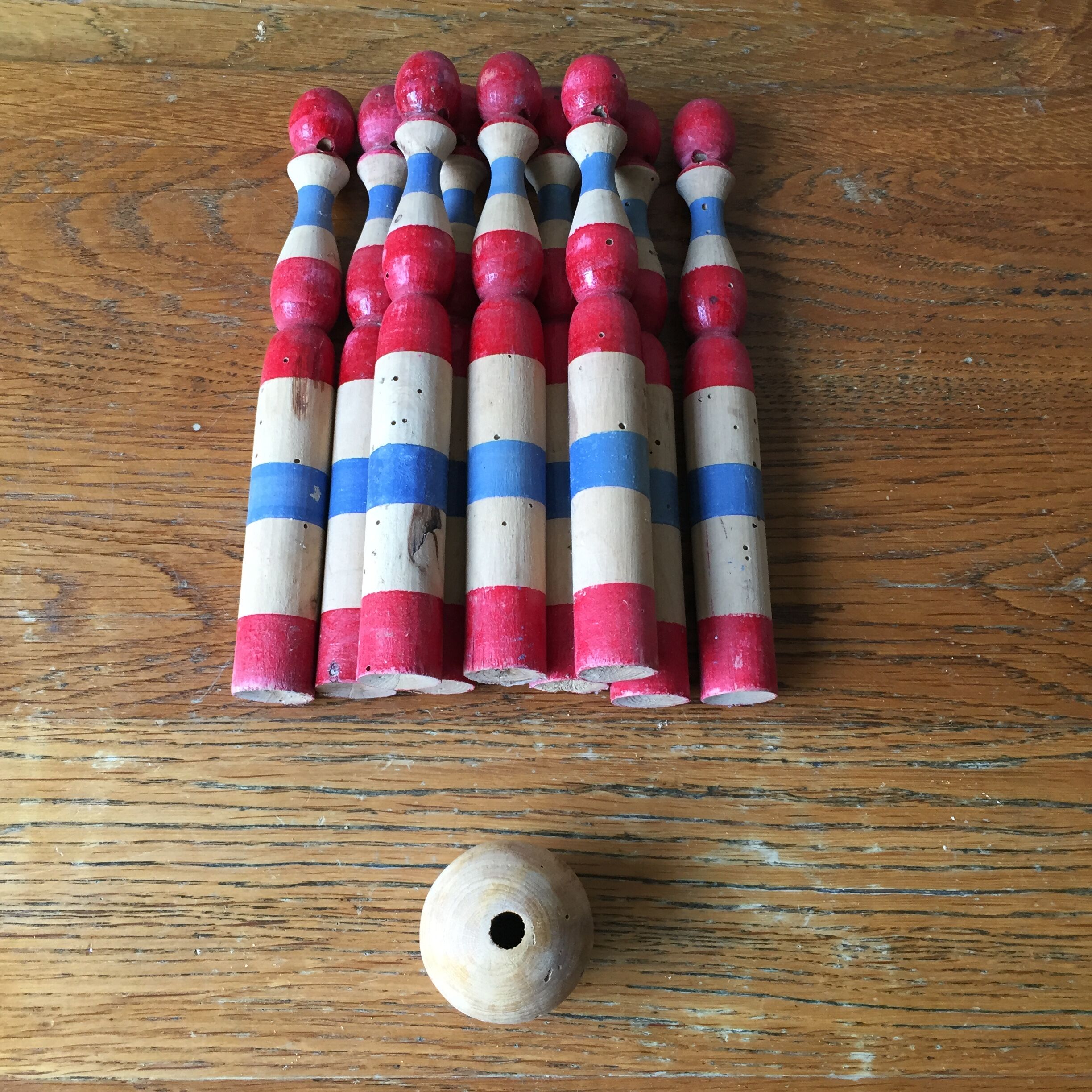 Former wooden tricolor bowling game with its ball