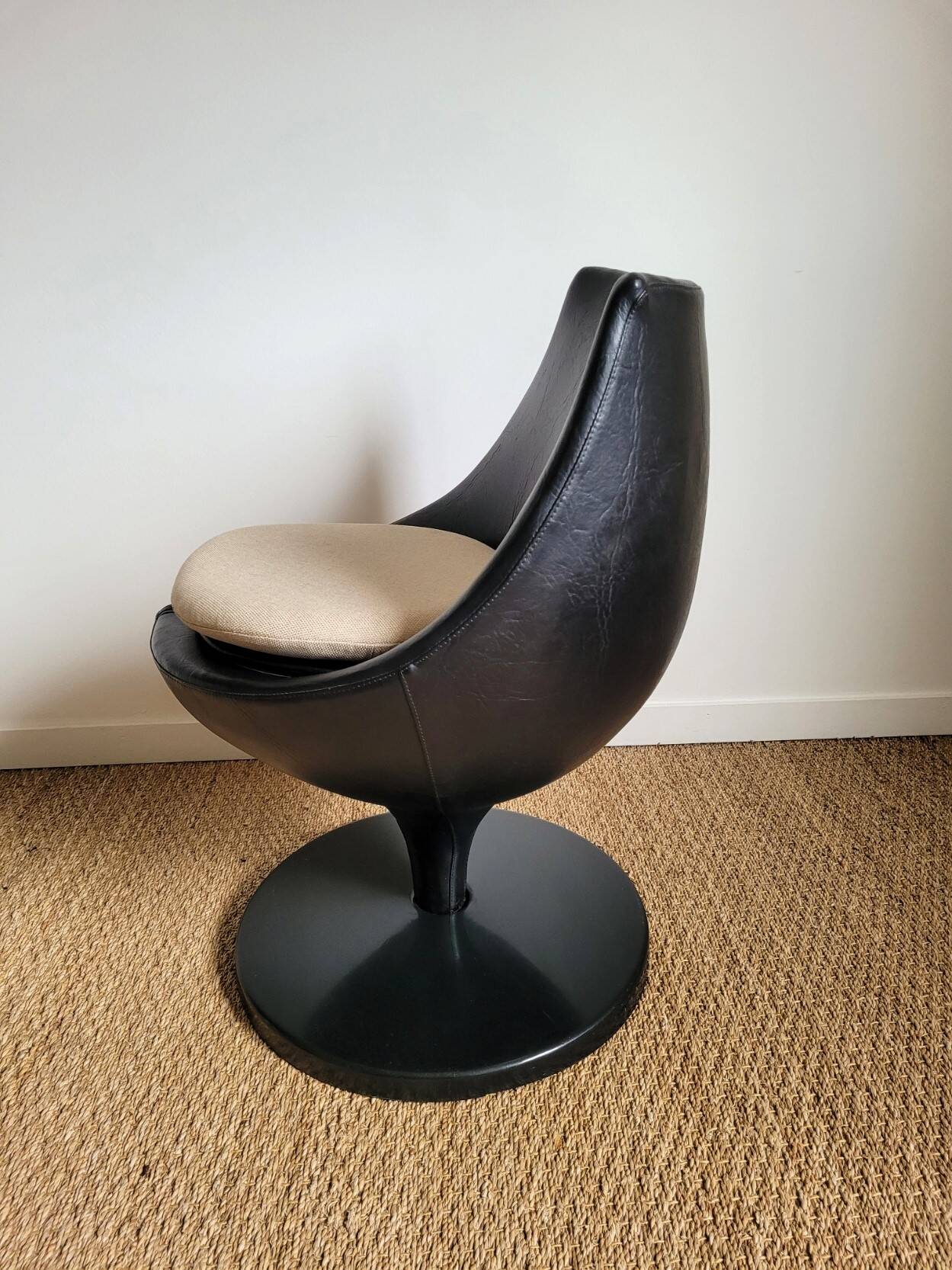 Vintage designer armchair "Polaris" by Pierre Guariche for Meurop 1960