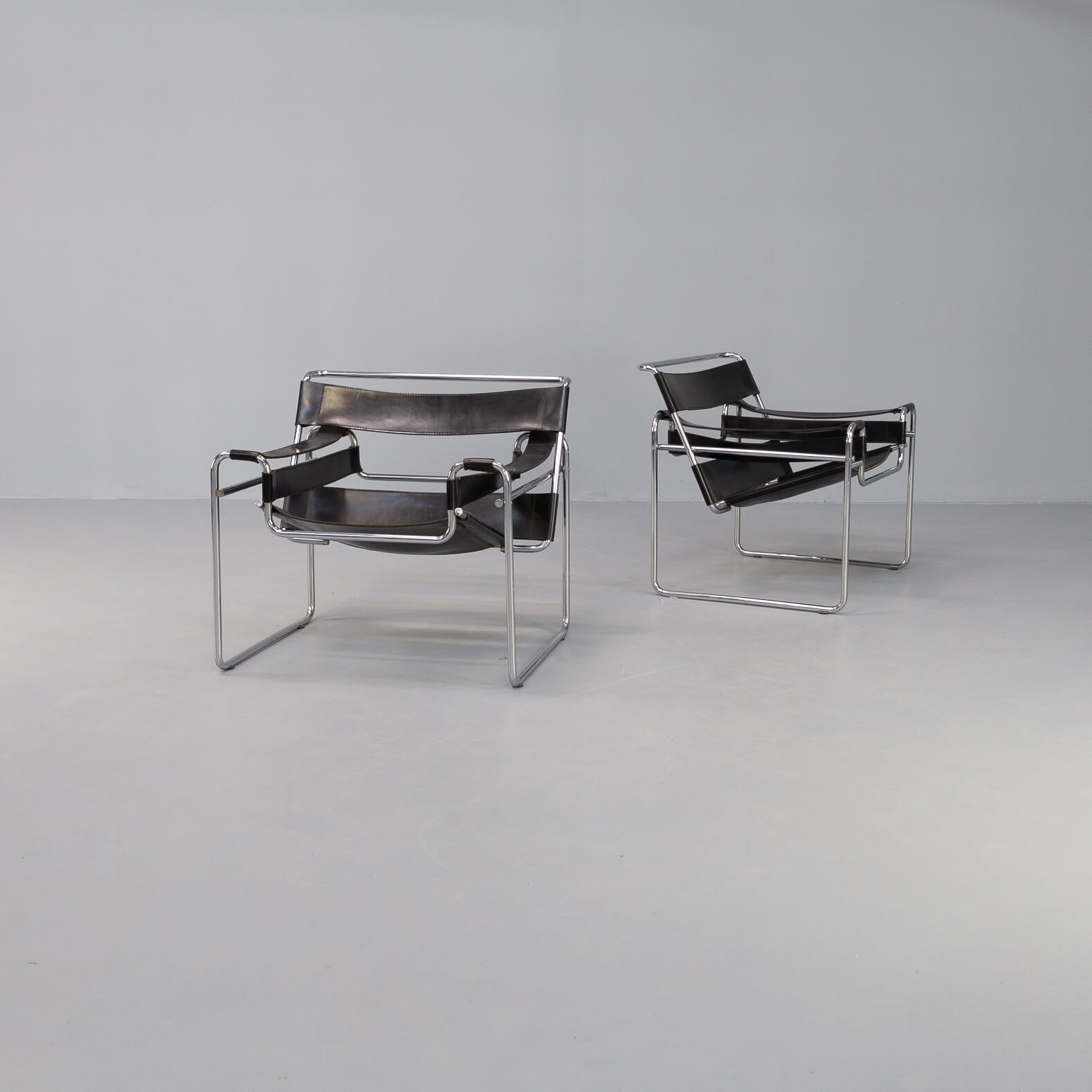 Marcel Breuer “wassily’ B3 chairs black leather for Gavina set/2