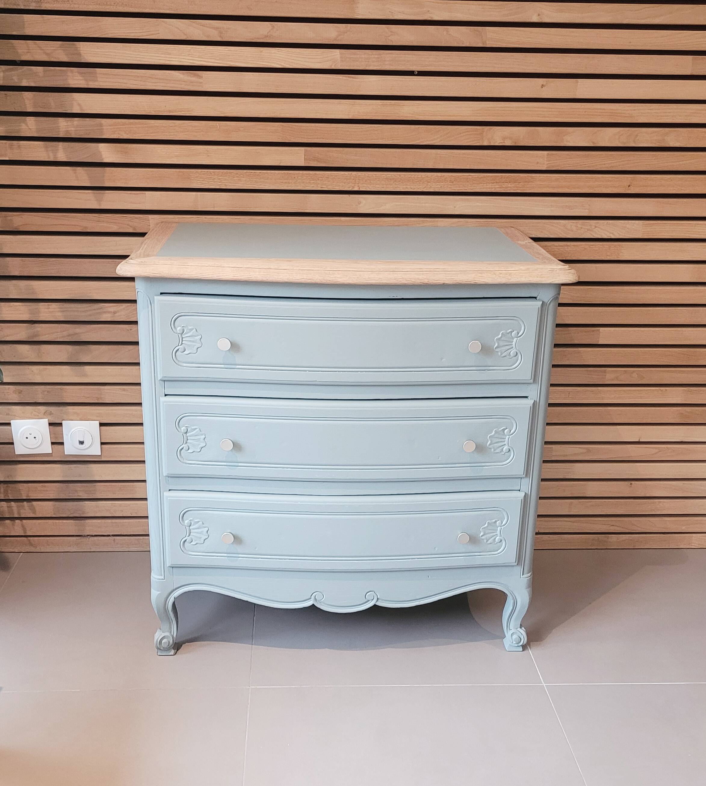 Regency-style chest of drawers