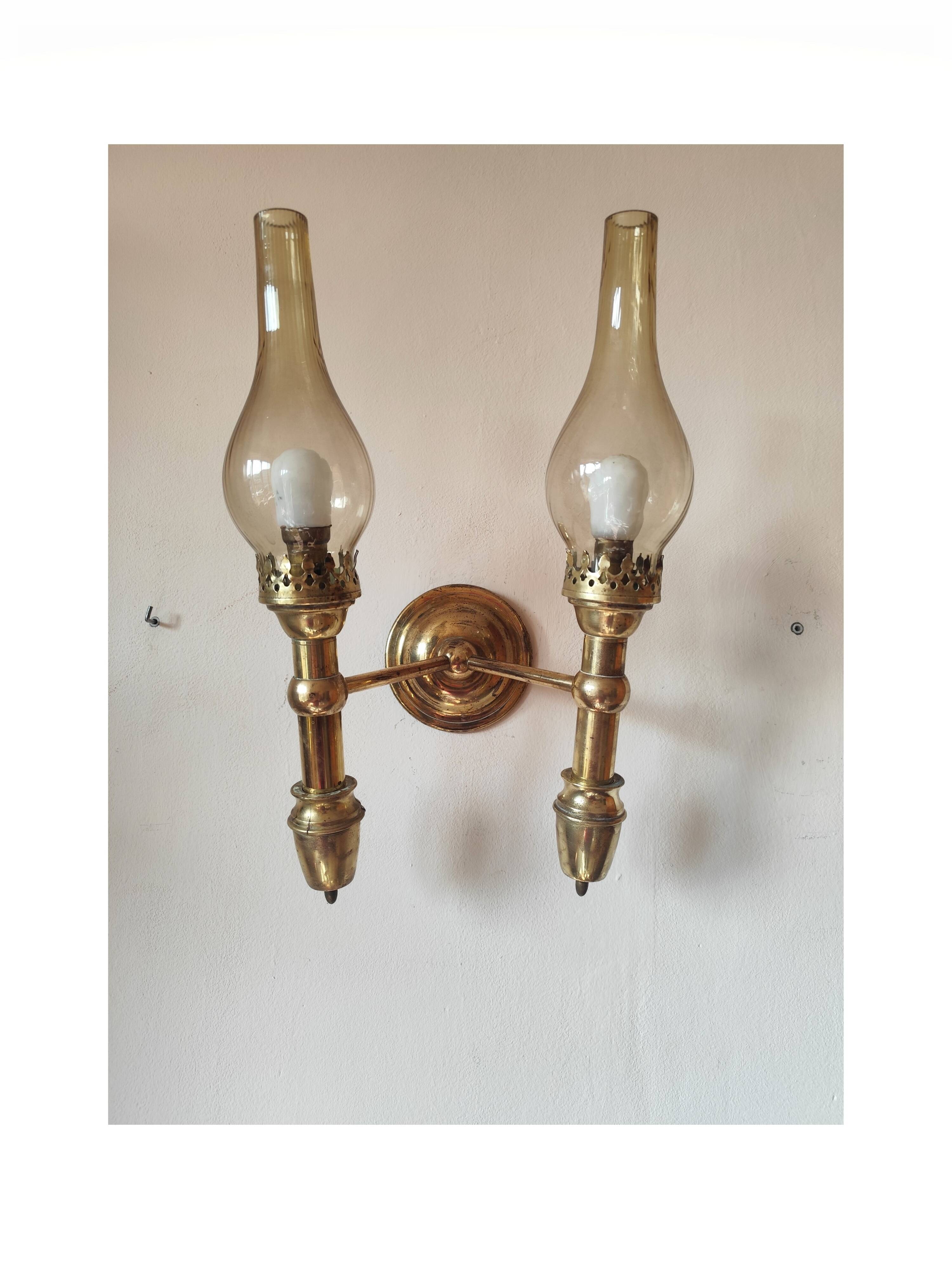 2-light wall light in brass and glass tulips