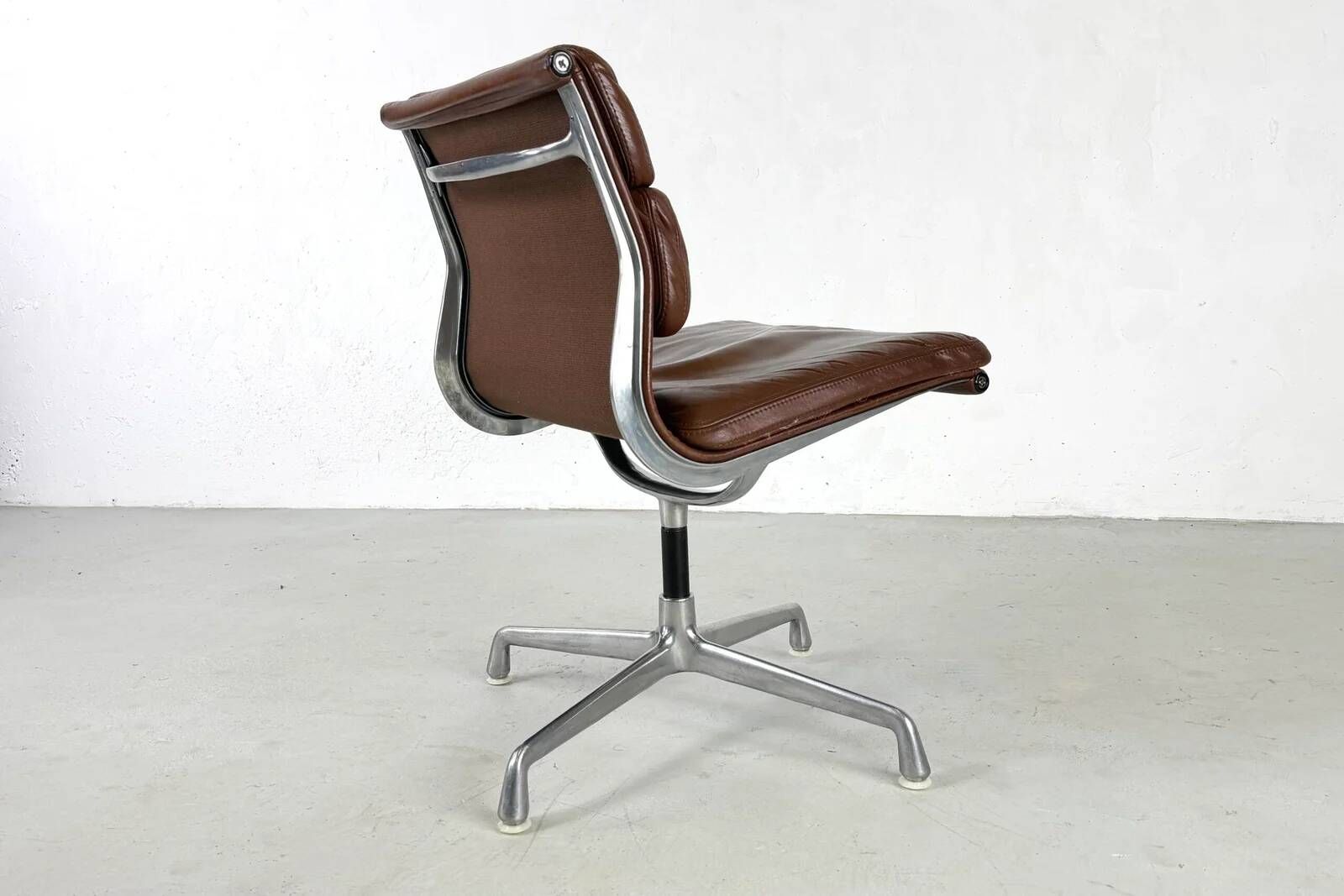 Softpad EA205 par Charles & Ray Eames pour Herman Miller – 1970s