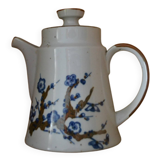 Stoneware teapot with Japanese pattern