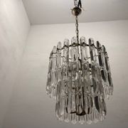 Lustre en cristal et laiton des années 1970