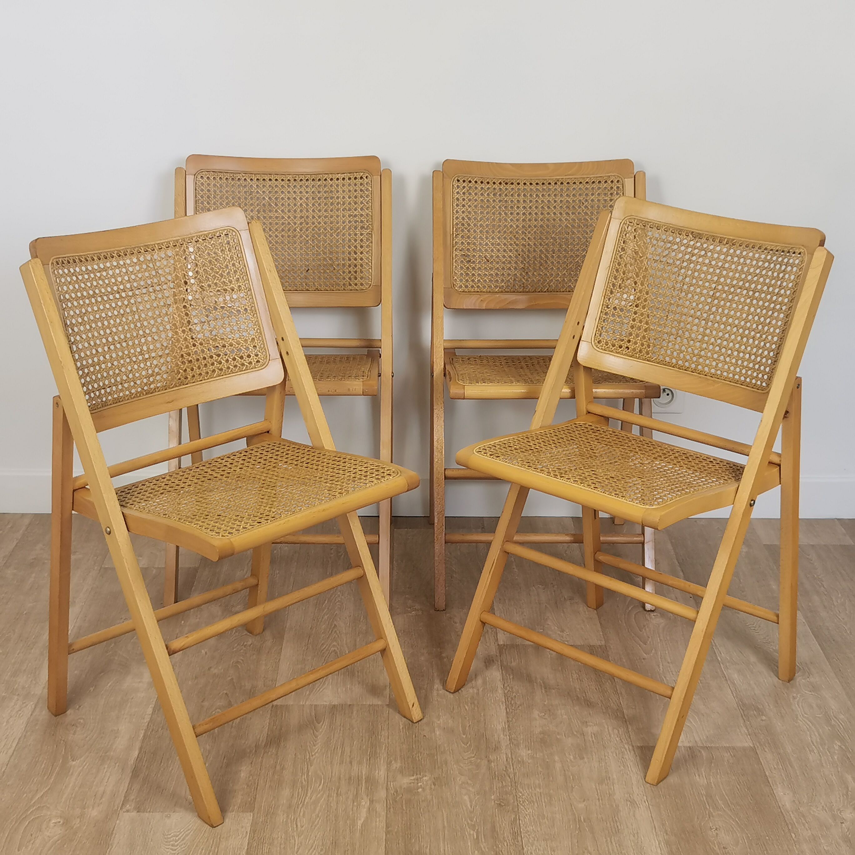 Chaises pliantes cannées