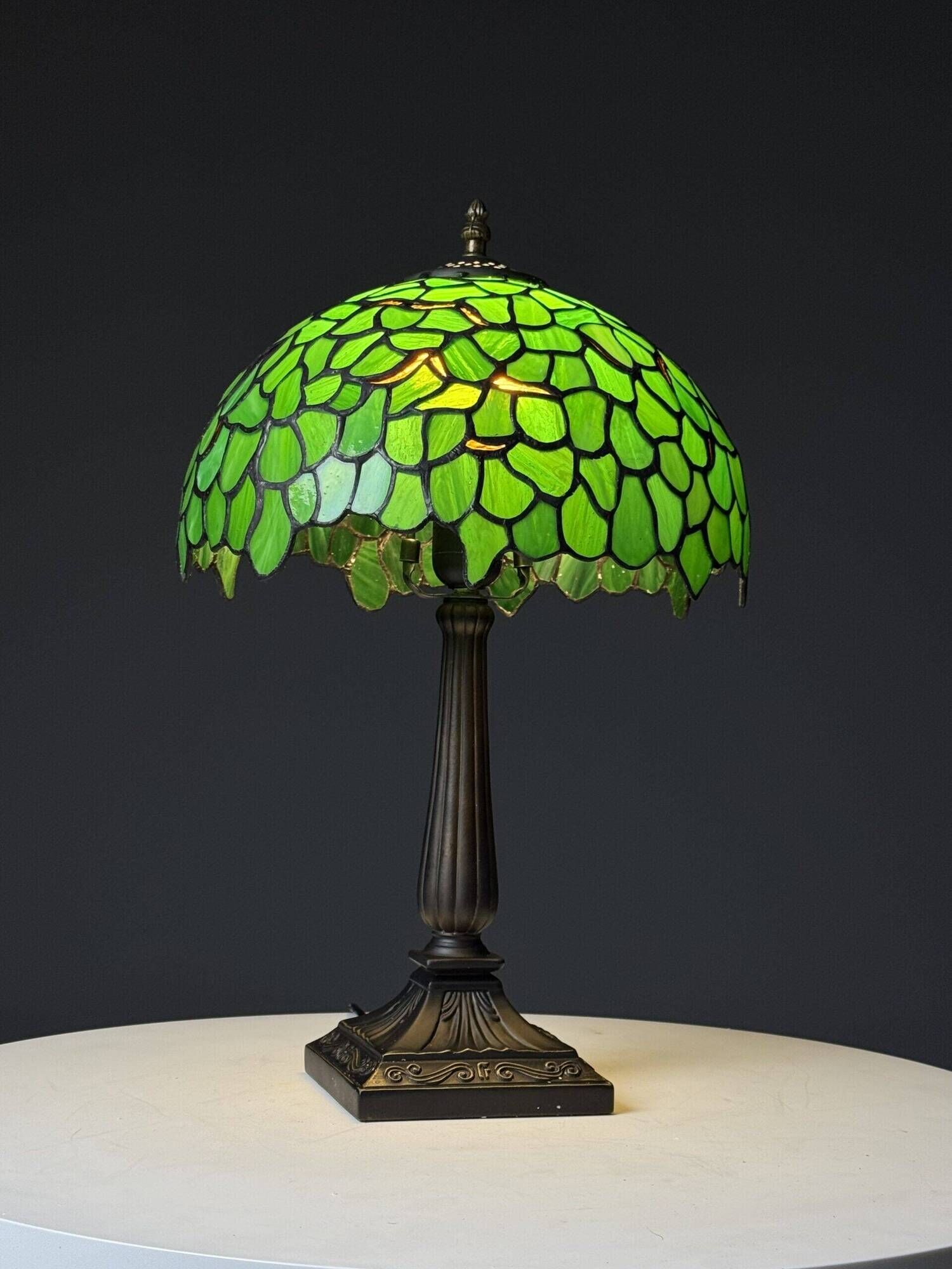 Tiffany style table lamp green