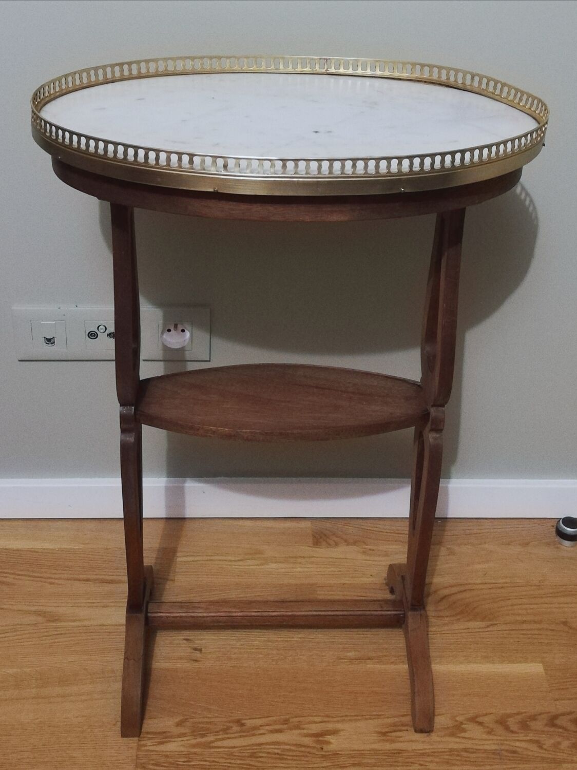 Saddle pedestal table with marble top in Louis XV style