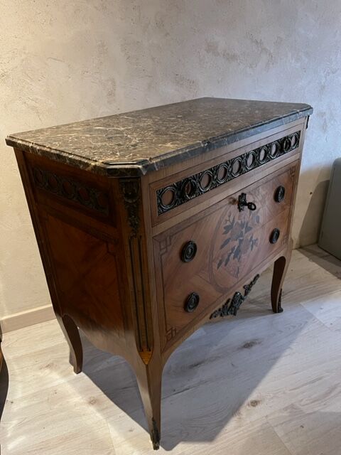Commode pieds galbes marqueterie et marbre et garnitures