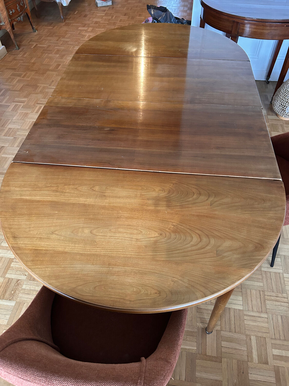 Louis XVI round table in solid wood – extendable to 210 cm – 2 extensions