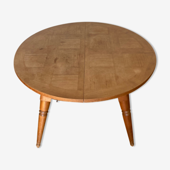 Round table dining room