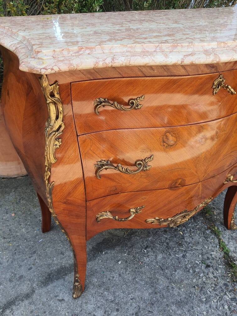 Marquetry chest of drawers