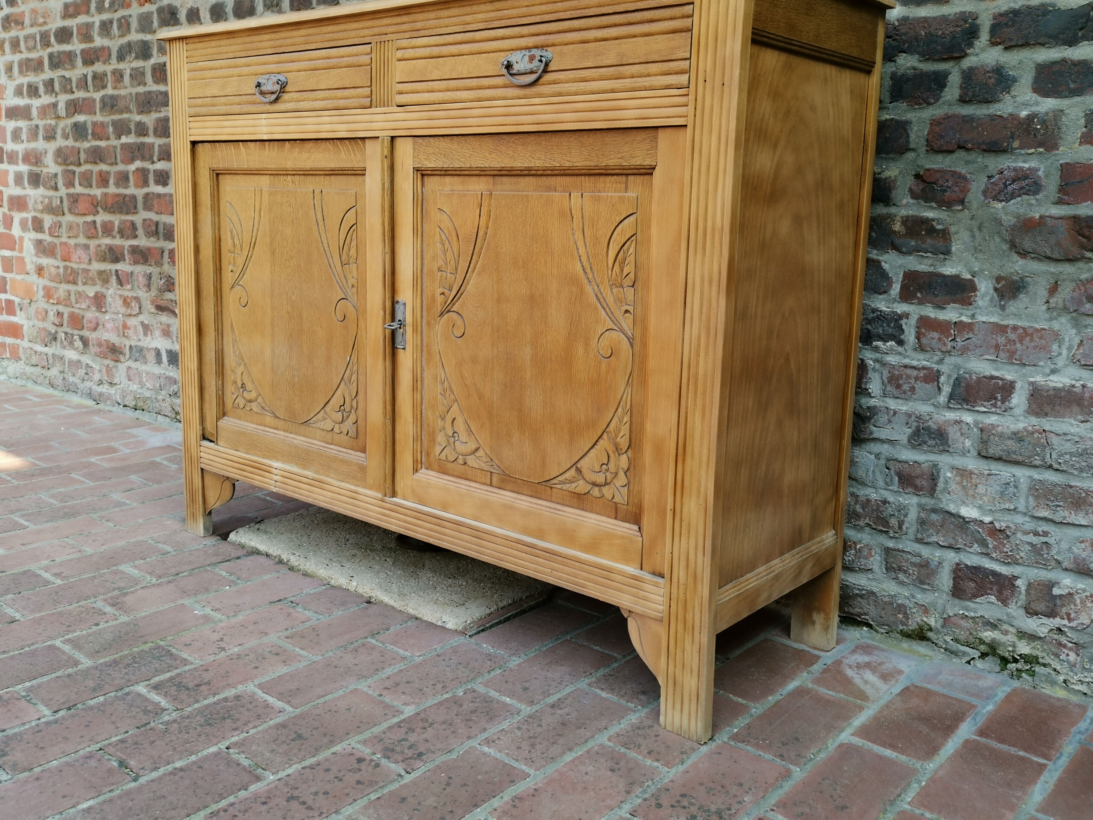 Parisian floral pattern buffet