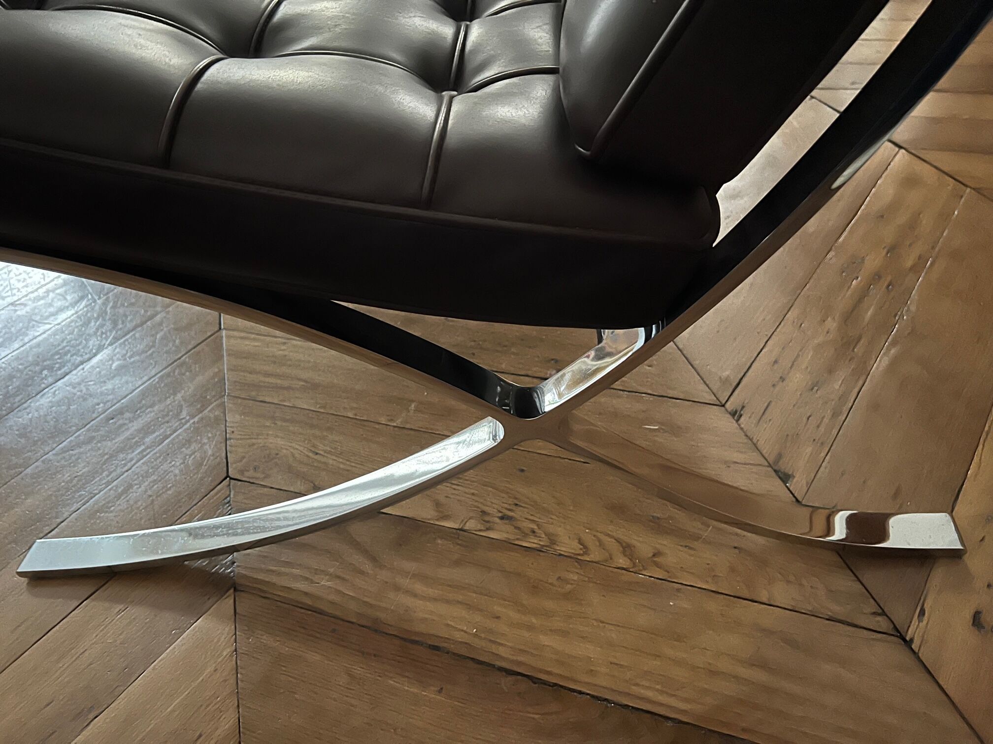 Chauffeuse Barcelona original edition by Ludwig Mies Van Der Rohe, Knoll