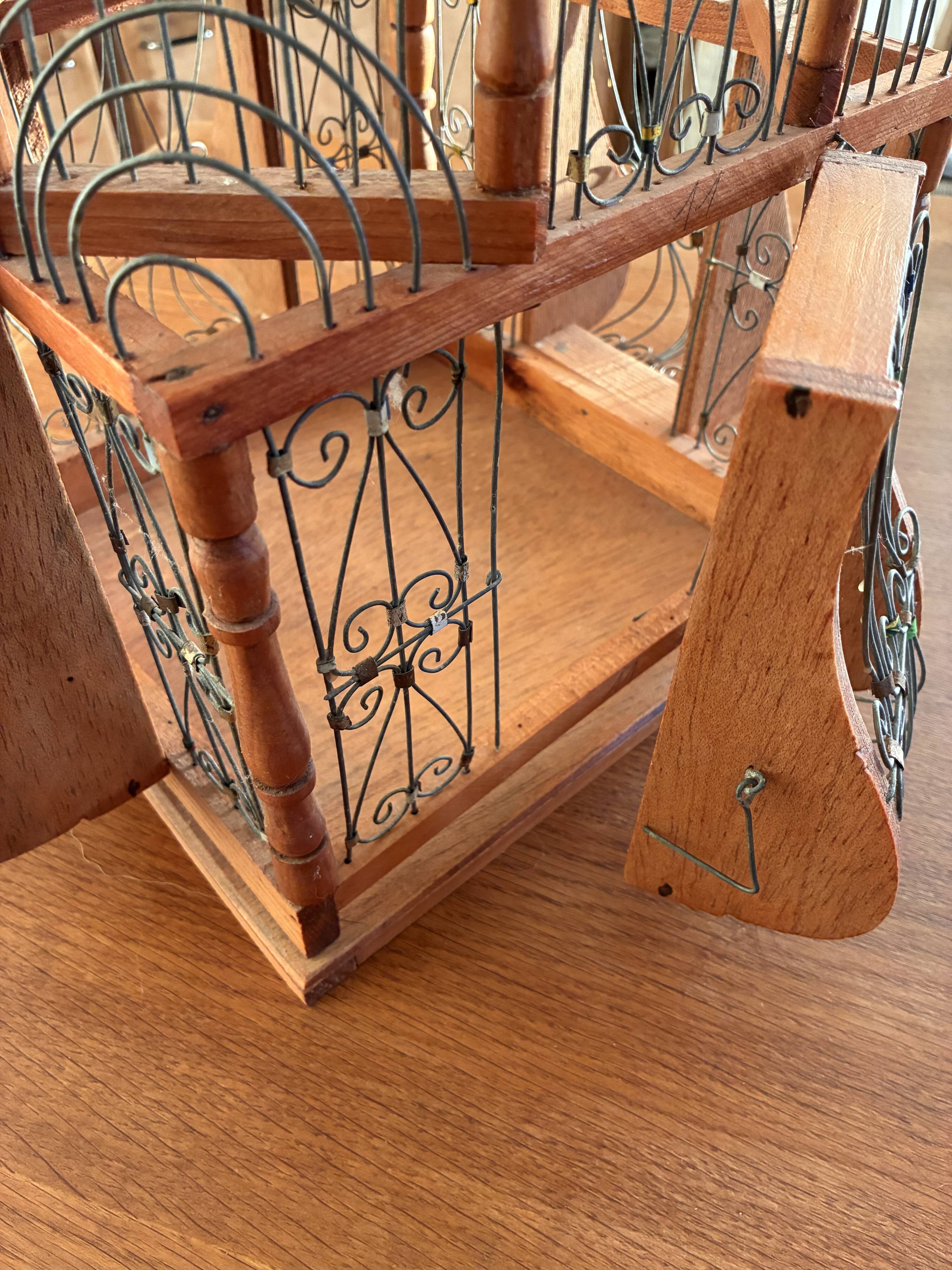 Cage à oiseaux en bois