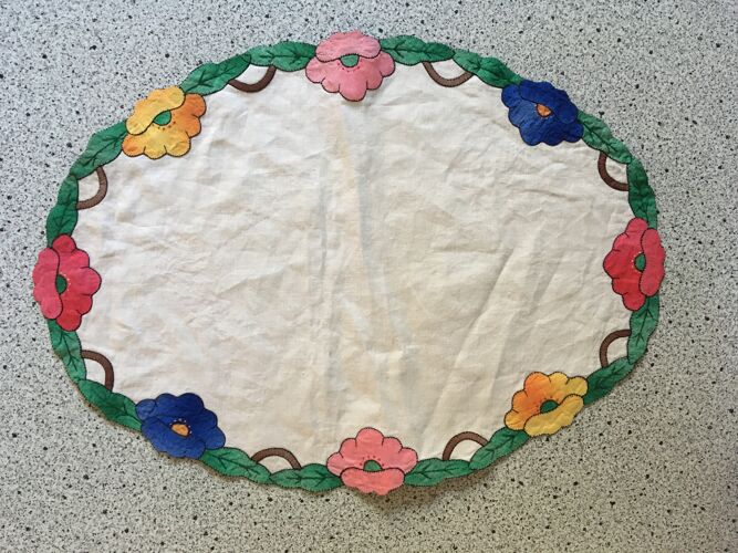Vintage oval placemat 35x49
