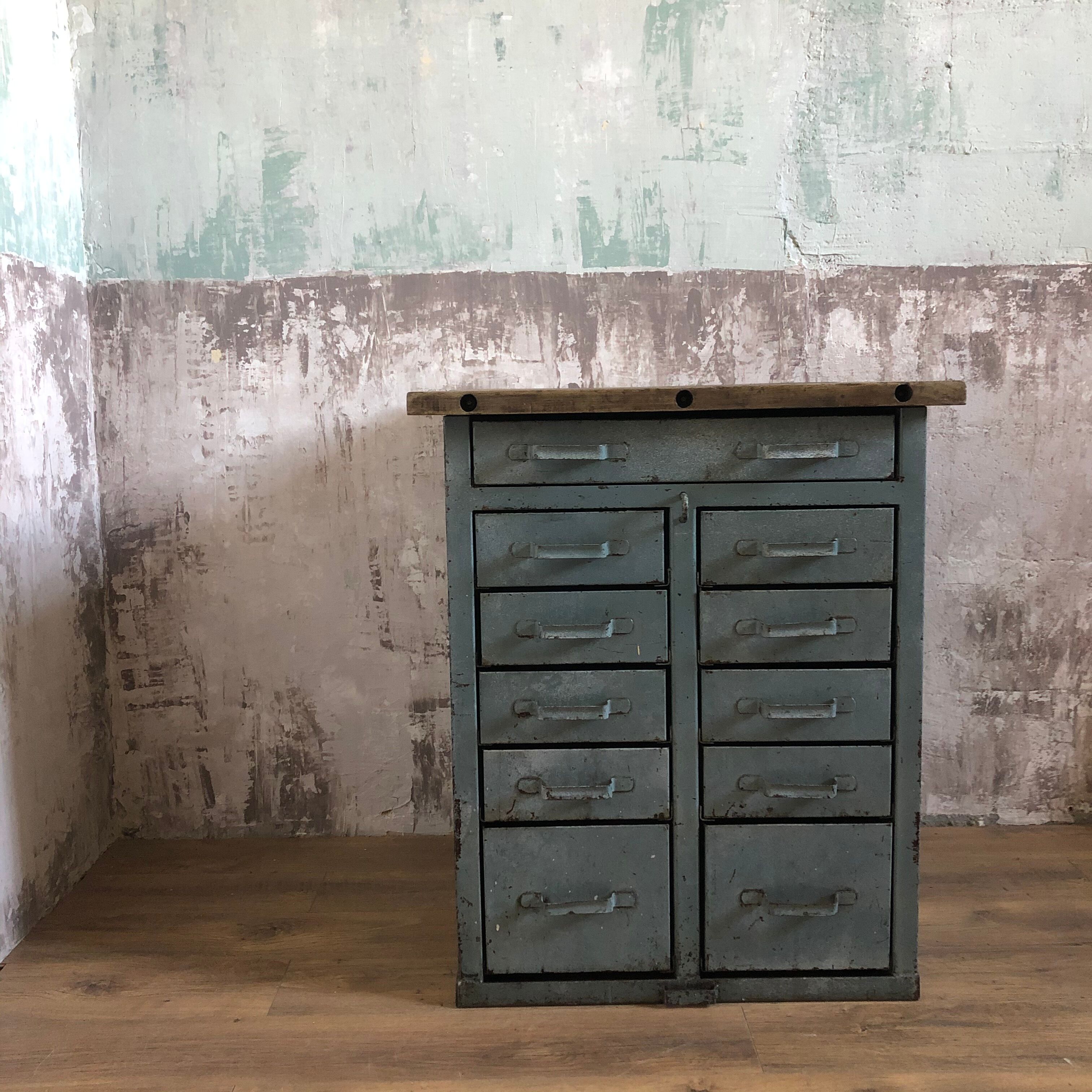 Workshop furniture with drawers, metal and wood