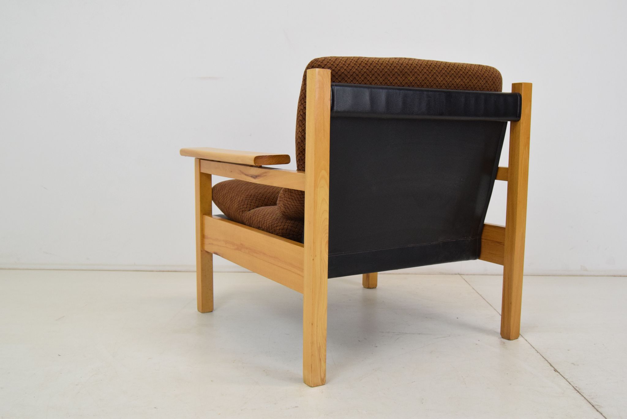 Fauteuil design du milieu du siècle, Tchécoslovaquie, années 1970.