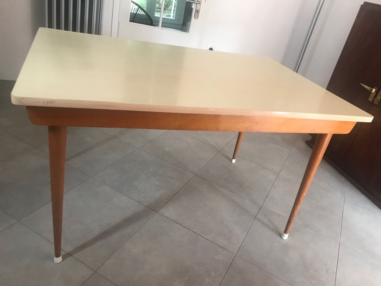 Table formica