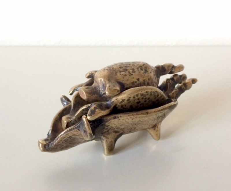 Stackable ashtrays in the shape of a pig