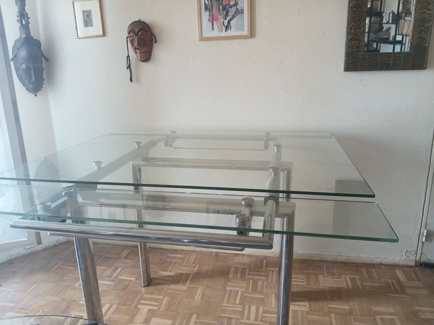 High table with tempered glass and chrome base.