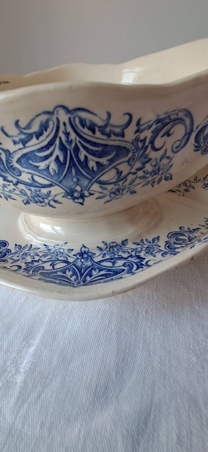 Saucière modèle Aramis de Longchamp. Terre de fer bleu
