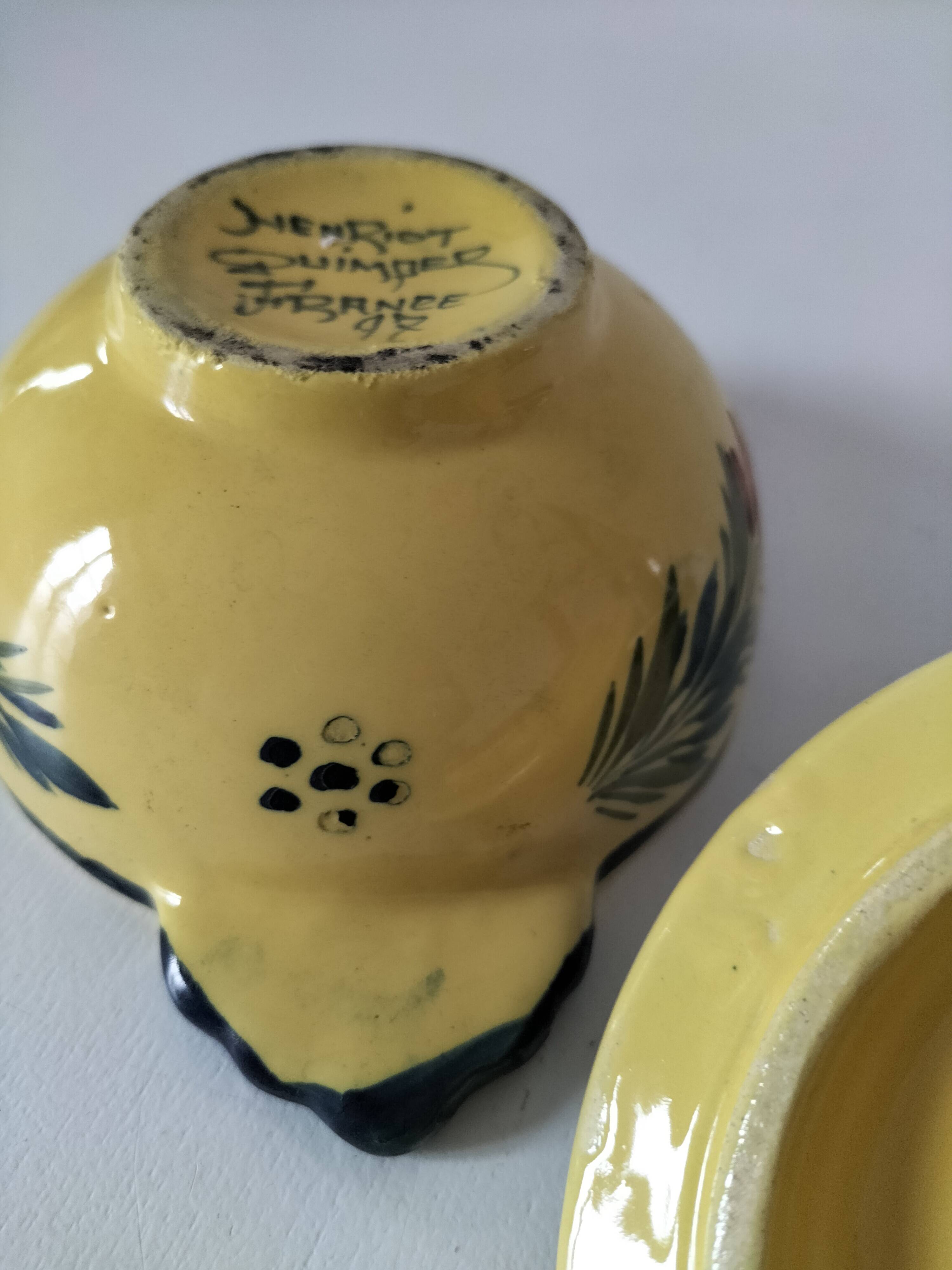 Breton bonbonnière Quimper Henriot – Hand-painted earthenware