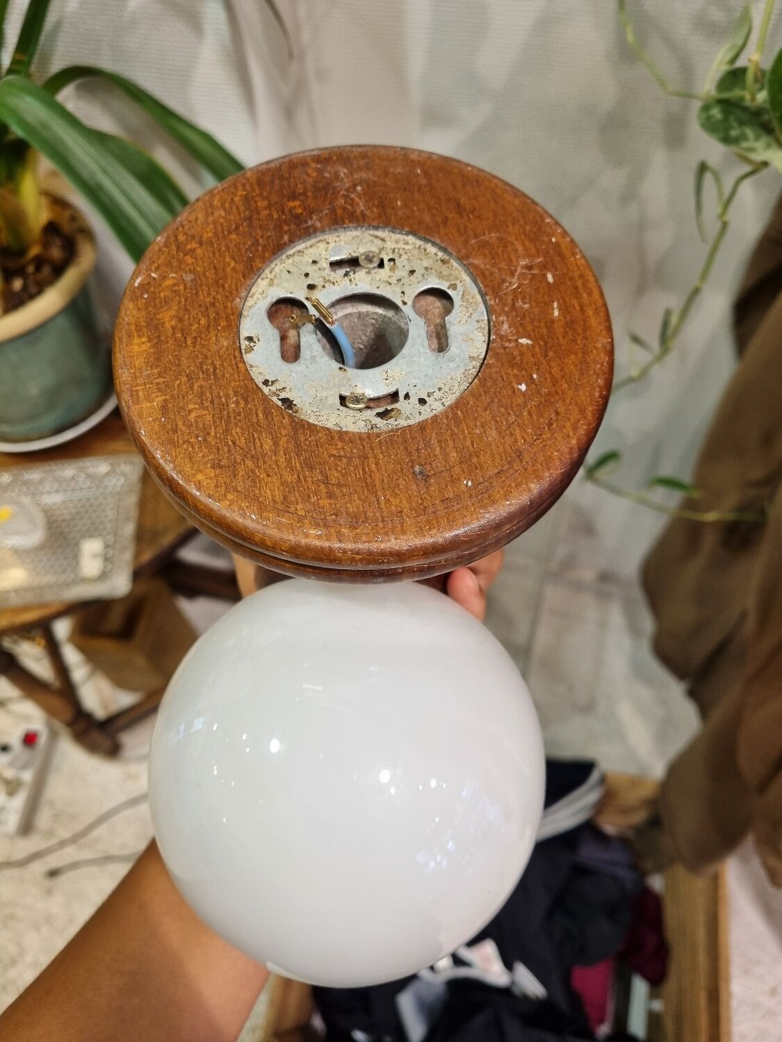 Wall sconce