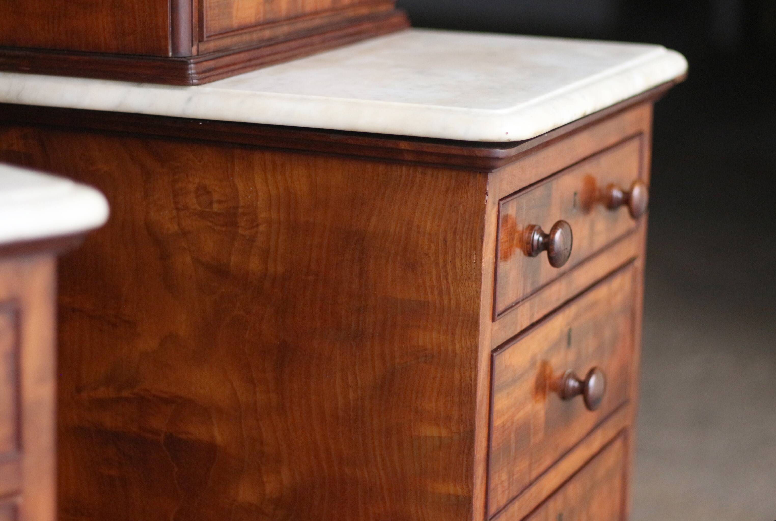 Exceptional: pair of Gillows of Lancaster chiffoniers (circa 1830)