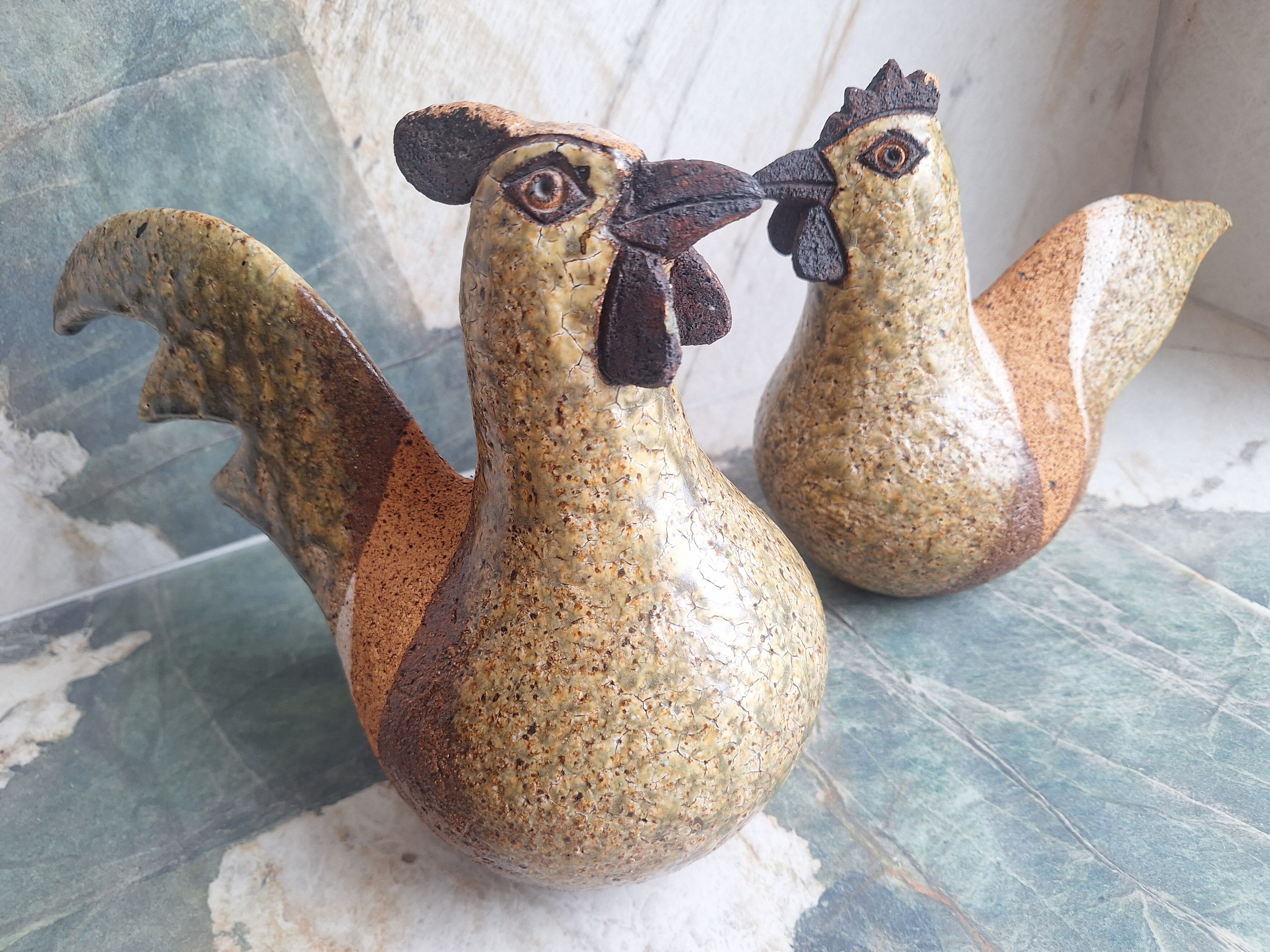 Paire de sculptures vintage coq et poule en grès, décoration artisanal