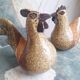 Paire de sculptures vintage coq et poule en grès, décoration artisanal