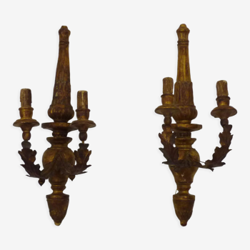 Pair of vintage Italian wall lights in gilded wood and metal arms. 63 cm